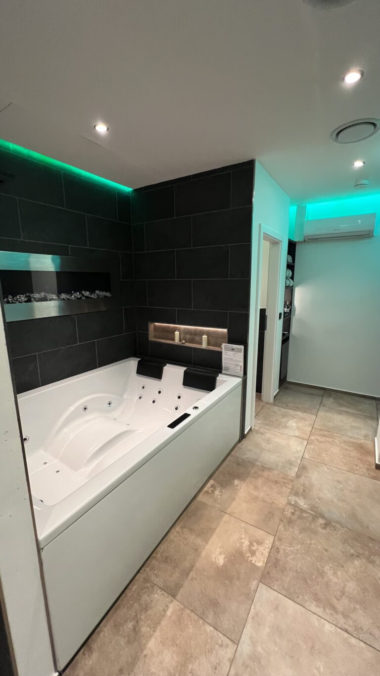 Whirlpool in Wellnesssuite 4