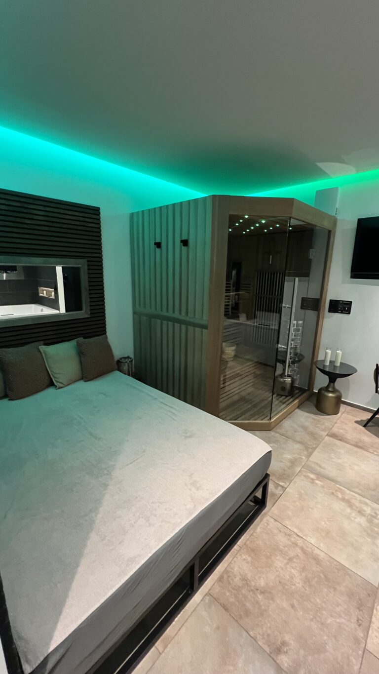 Doppel-Relaxliege mit Sauna in Wellnesssuite 4