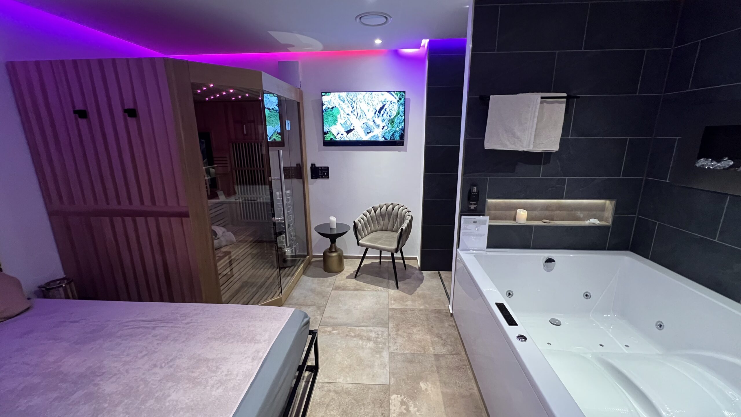 Wellnesssuite 4 mit Whirlpool, Sauna und Regendusche